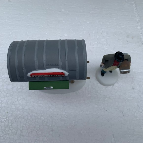 Dept 56 Town Tinker - New England Village Christmas Decorations from 1992 - Picture 11 of 12